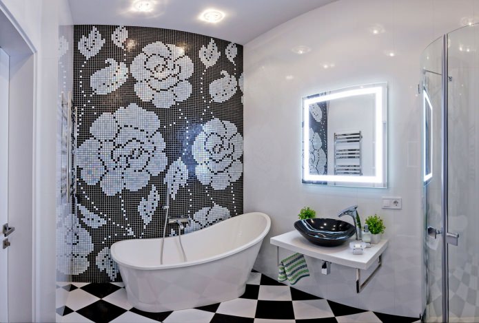 Interior de baño en blanco y negro