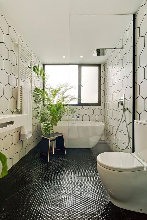 baño en blanco y negro con mosaico en el suelo