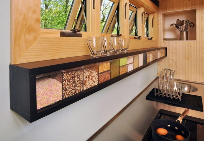 área de cocina en una autocaravana