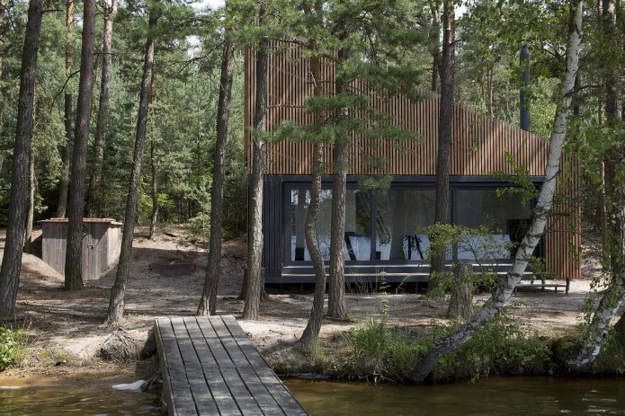 Casa en el bosque junto al lago