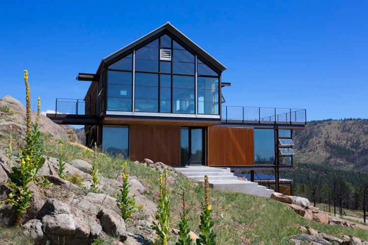 Casa con ventanas panorámicas