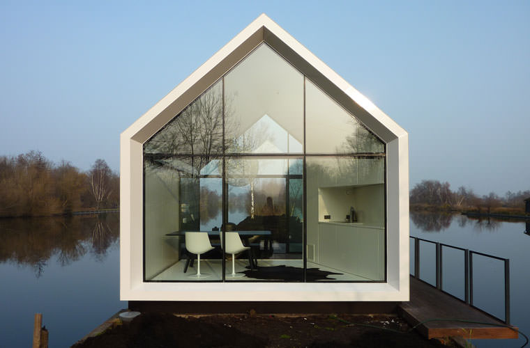 Casa con ventanas panorámicas