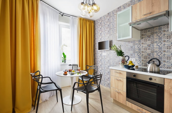 cocina roble sonoma con encimera blanca