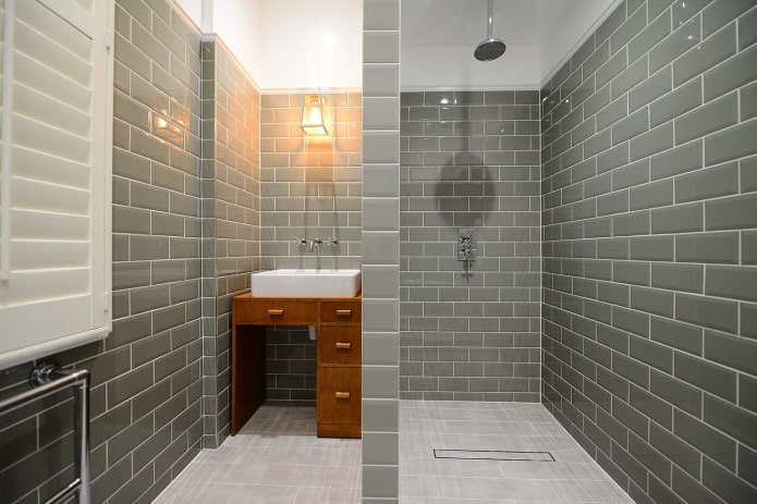 Disposición de los azulejos en la ducha en el interior