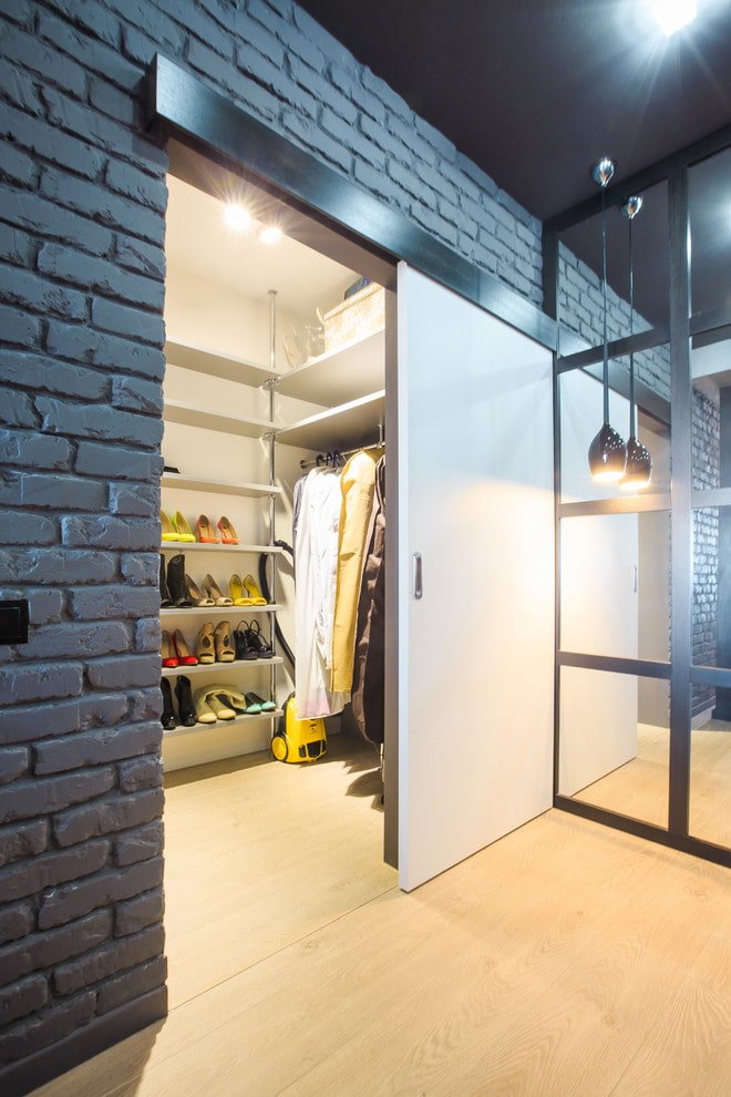 Puertas de compartimento en el interior del armario