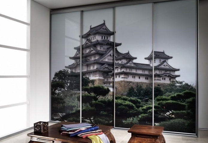 Puertas de compartimento con impresión fotográfica en el interior