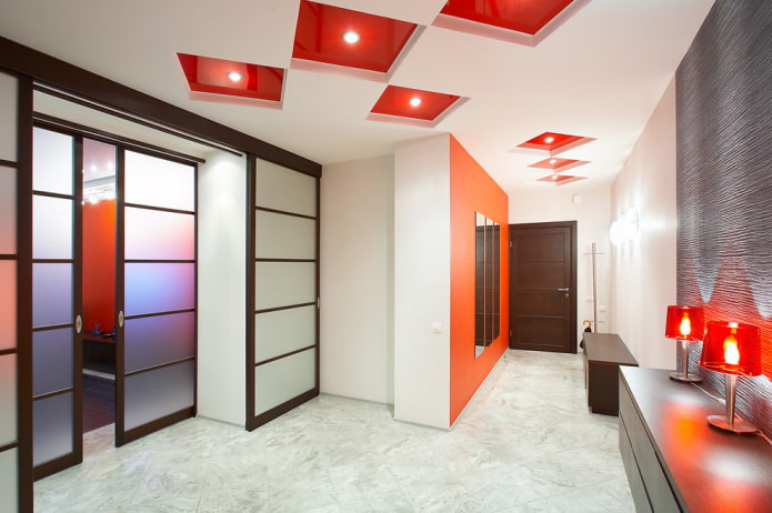 puertas correderas en el pasillo interior