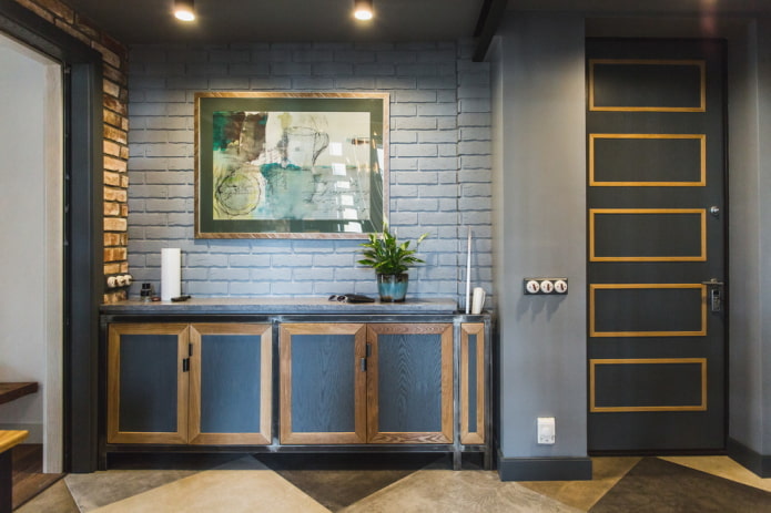 Puerta de entrada en el pasillo estilo loft