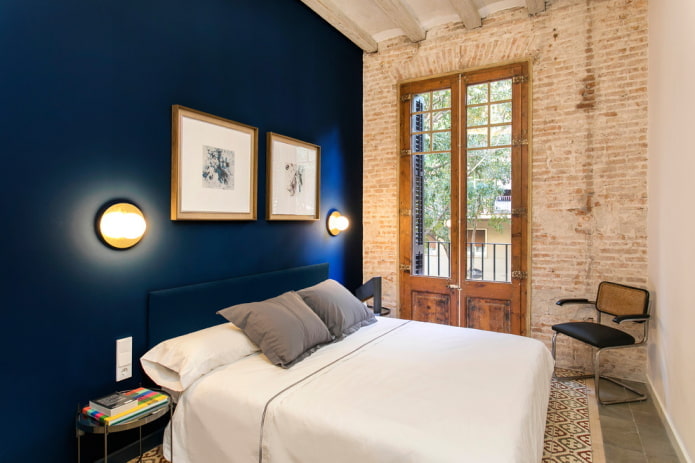 puerta de balcón en un interior tipo loft