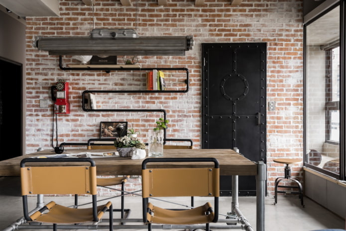 puerta forjada en el interior estilo loft