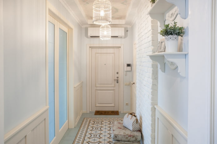 Puertas de entrada de estilo provenzal para el pasillo