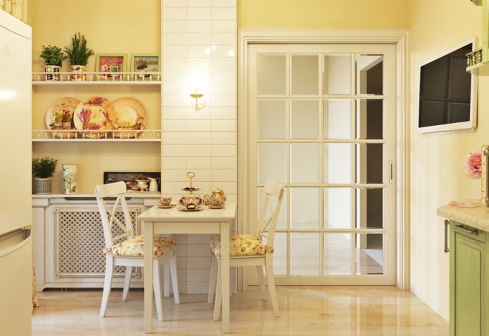 Puertas en el interior de la cocina al estilo provenzal