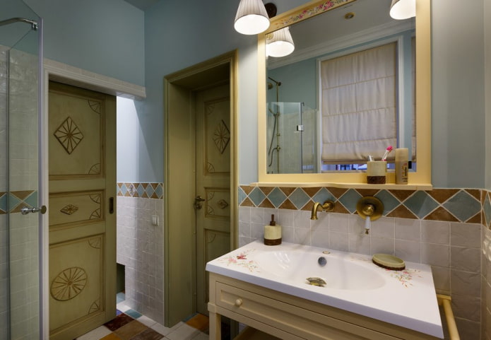 Puertas en el interior del baño al estilo provenzal