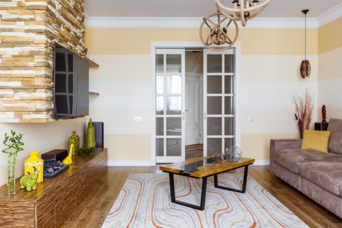 Puertas correderas en el interior de la sala de estar