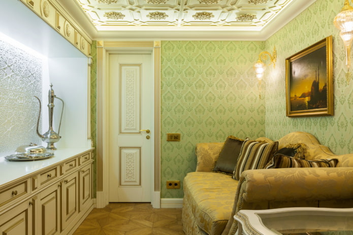 Puertas con patrones en el interior de la sala de estar