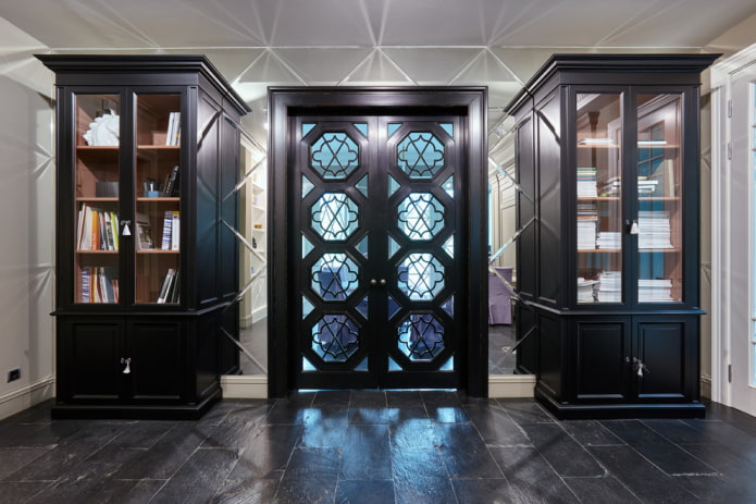 puertas con inserciones de vidrio labrado