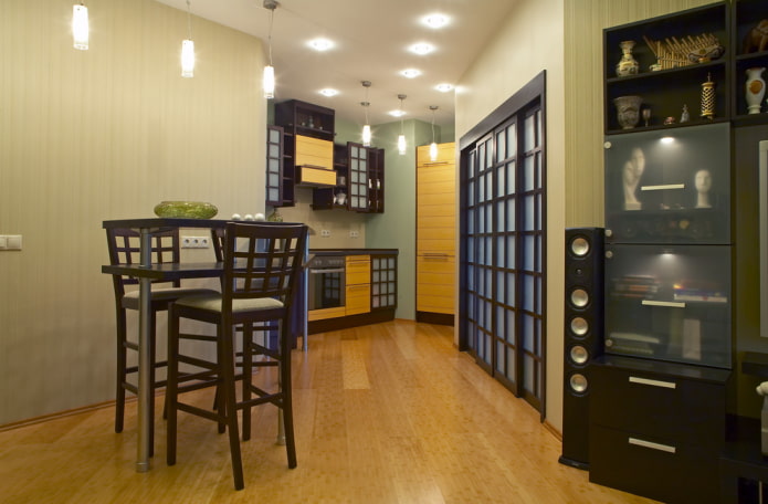 Puertas de color wengué combinadas con el suelo del interior