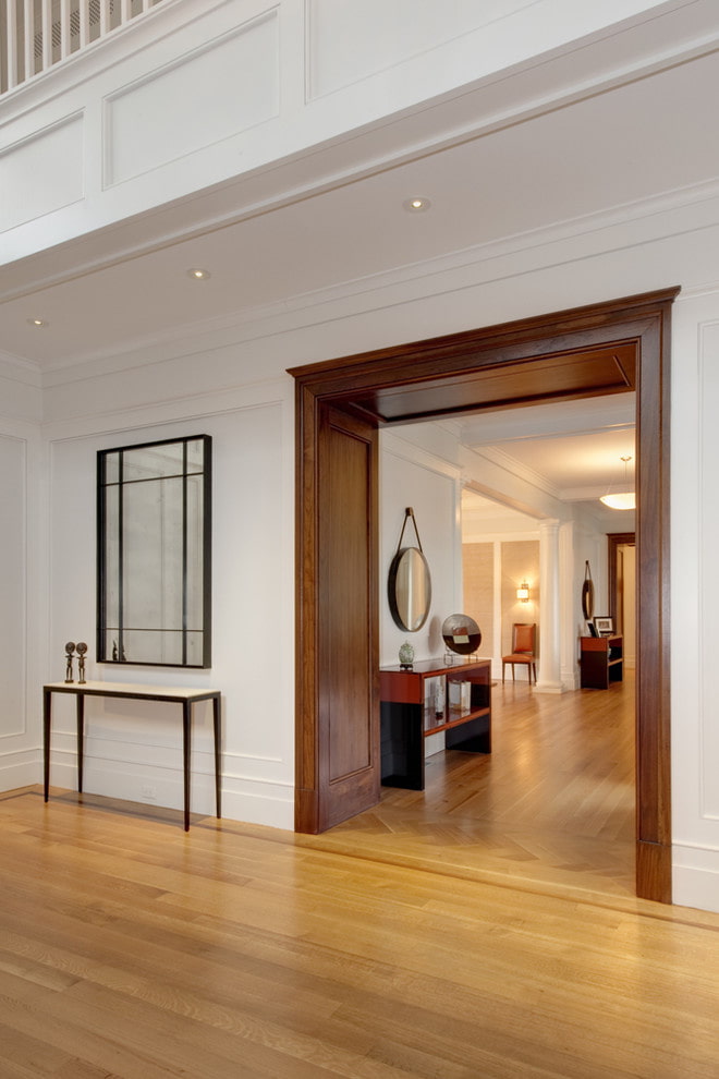 Puerta de paso con molduras y extensiones
