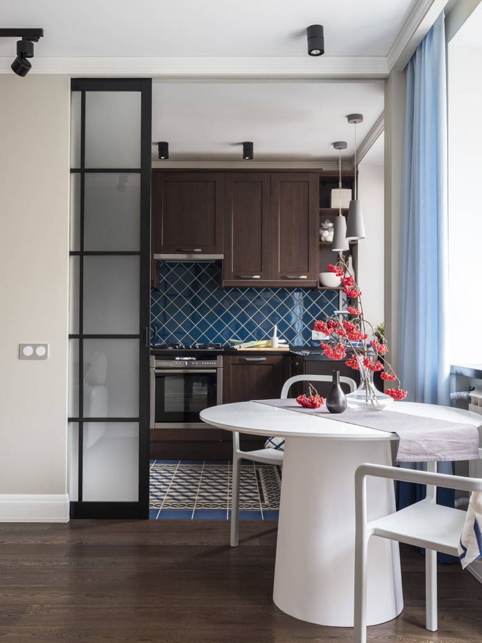 Diseño de Khrushchevka 2 habitaciones contiguas: cocina y sala de estar