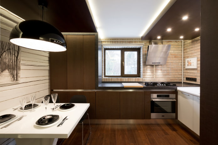 Diseño de dos niveles con iluminación en la cocina