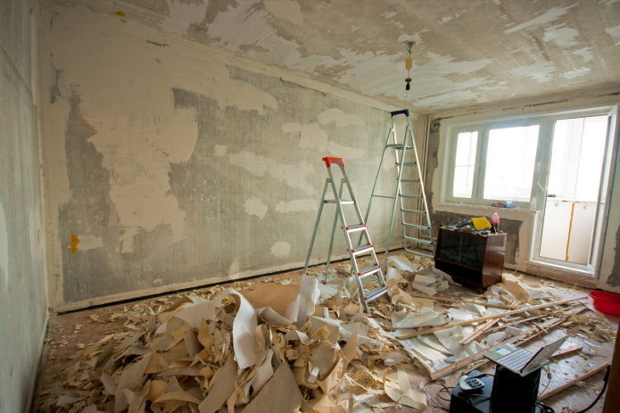 desmontaje del acabado antes de la renovación