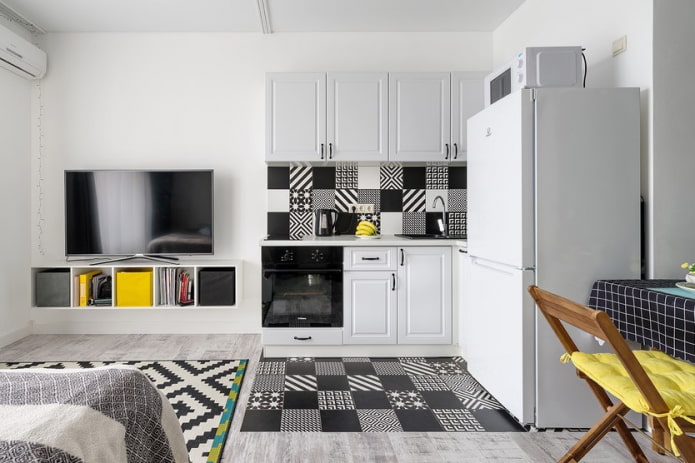 Cocina-salón con estampados en blanco y negro