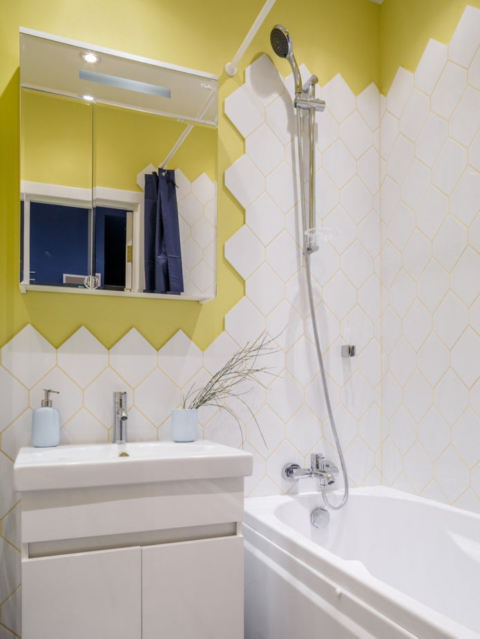 Lechada amarilla con azulejos blancos