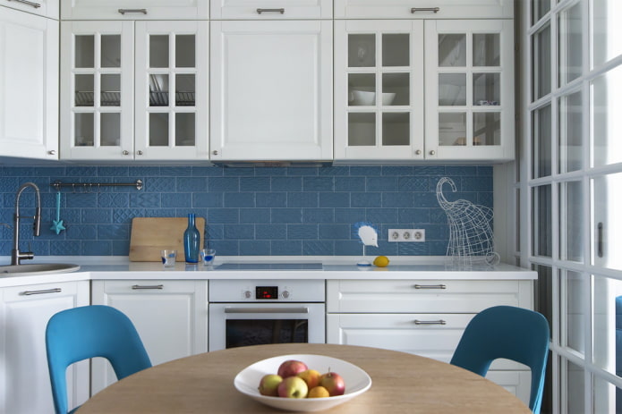 azulejos cerámicos en el salpicadero de la cocina