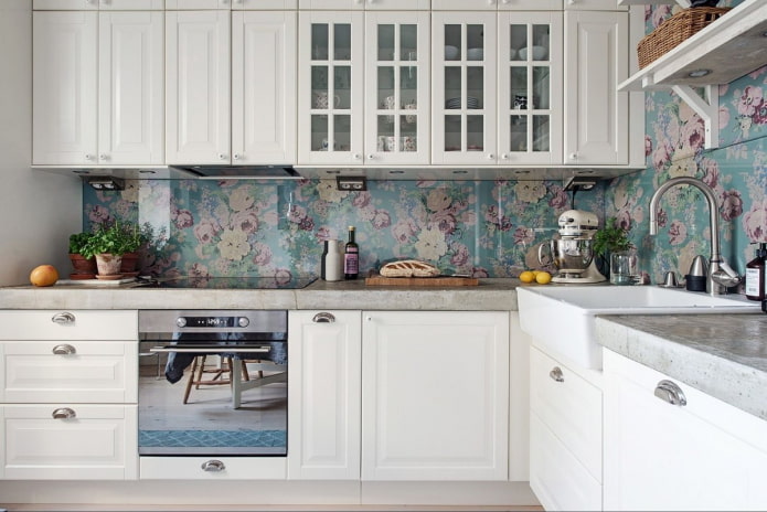 papel pintado en la decoración del delantal de cocina