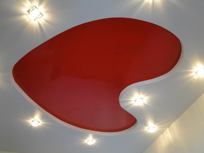 estructura de techo con figuras en forma de corazón