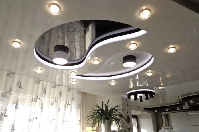 estructura de techo con figuras brillantes