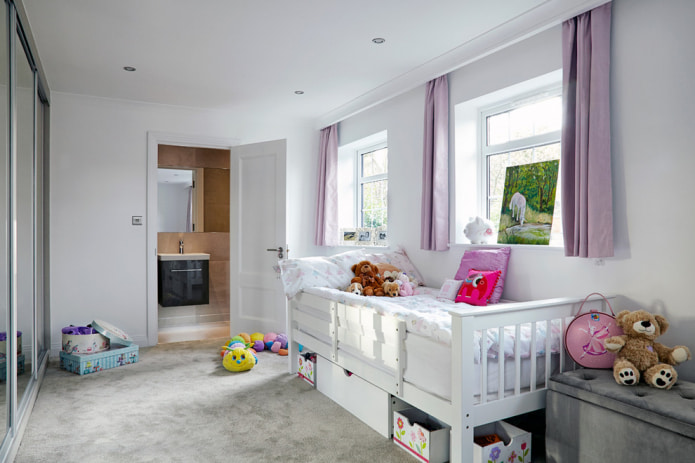 Cortinas cortas en la habitación infantil