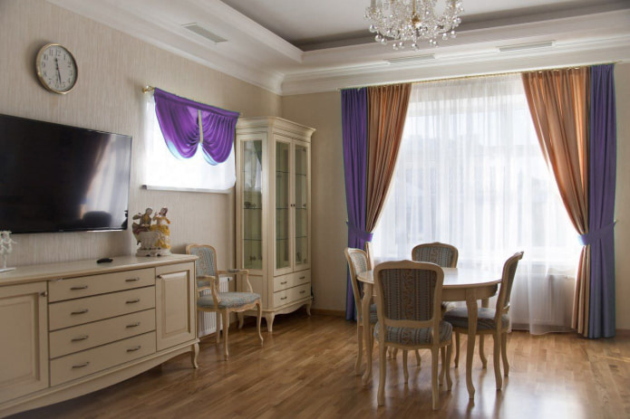 Cortinas moradas y doradas