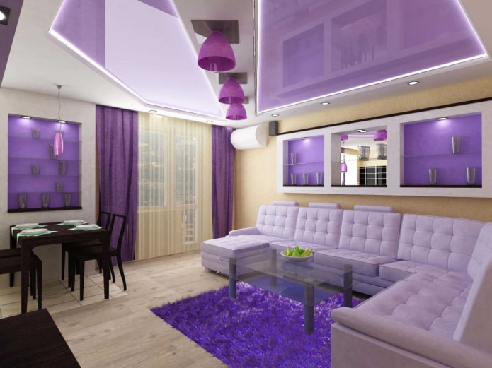 Techo morado y blanco en la sala de estar