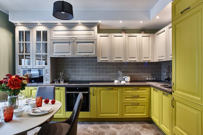 cocina coloreada en un estilo clásico
