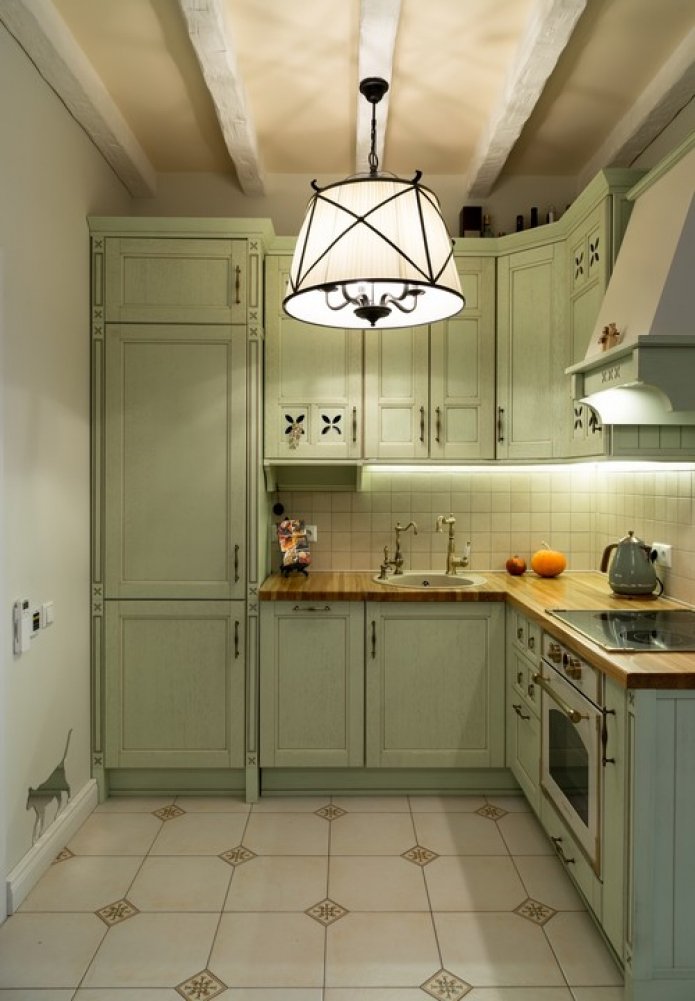 encimera de madera en la cocina
