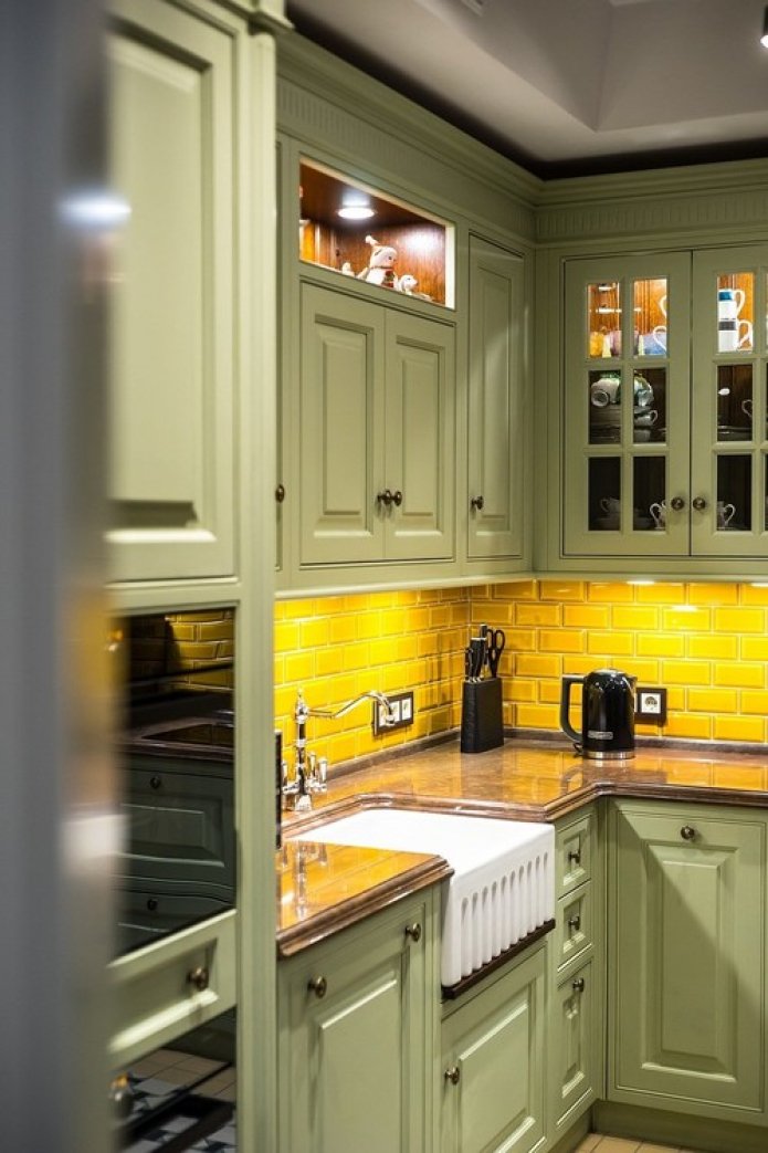 delantal de cocina amarillo