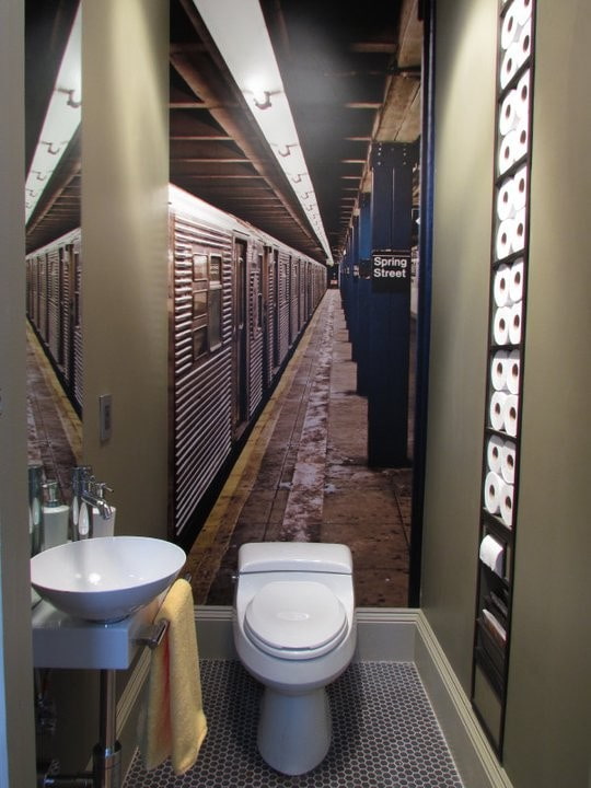 imagen con perspectiva en la pared del baño