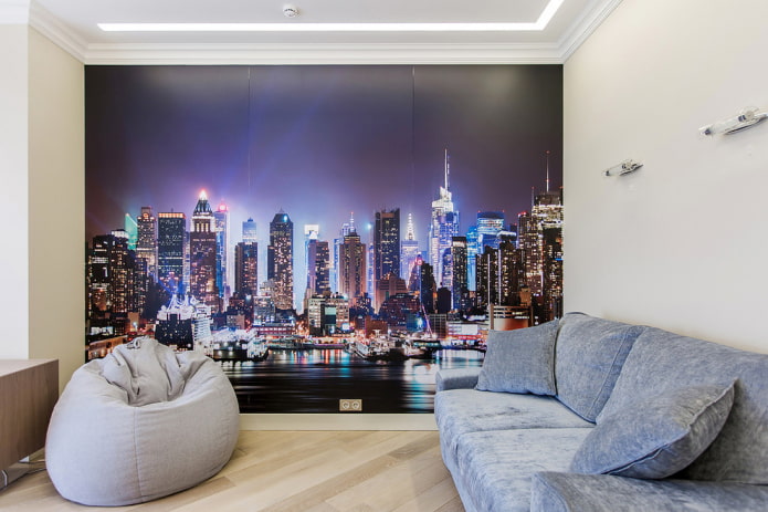 papel pintado con la imagen de una ciudad nocturna en el salón