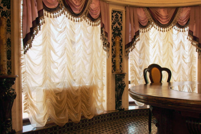 cortinas largas en el interior