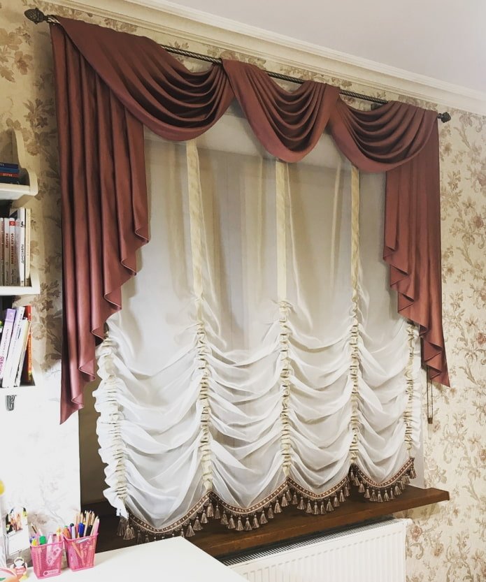 Cortinas de toldo decoradas con borlas