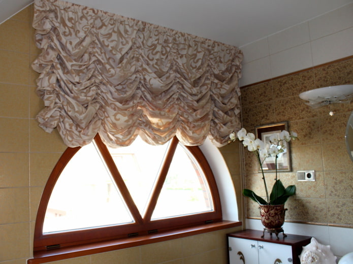 cortinas toldo con patrón de monograma