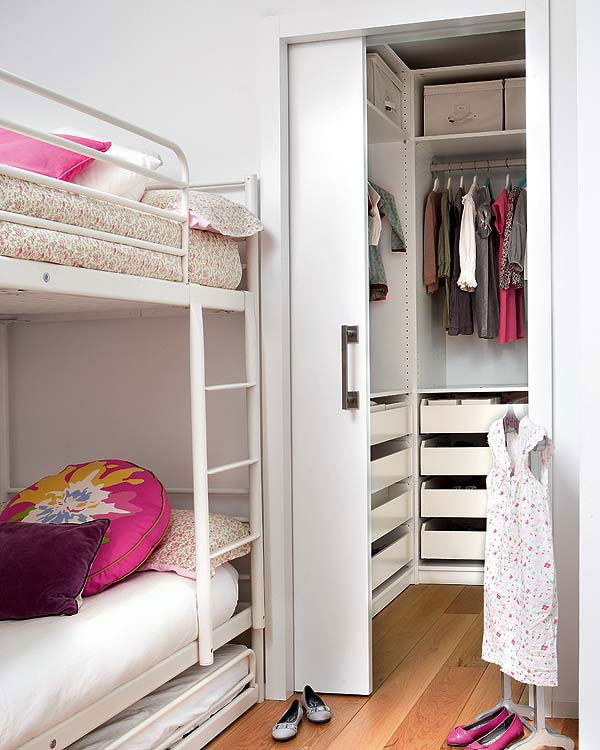 Puerta corredera en la habitación infantil
