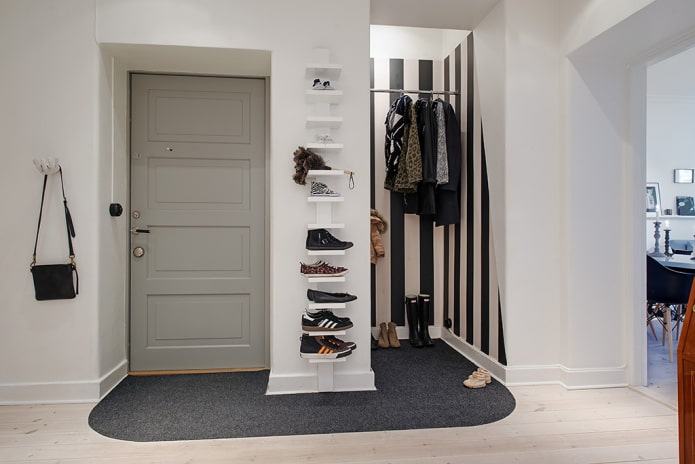 Vestidor en un nicho en el interior del pasillo