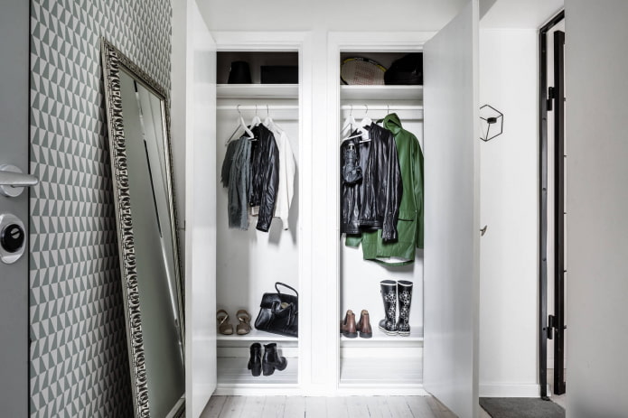Vestidor empotrado en el interior del pasillo