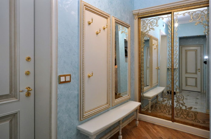 Diseño de vestidor en el pasillo interior