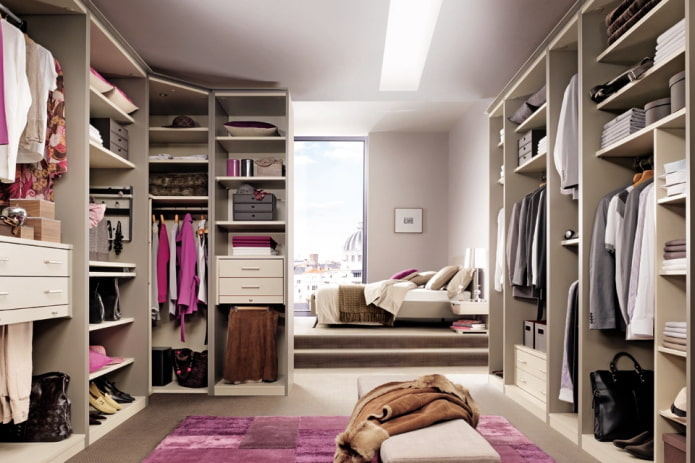 vestidor de paso en el interior del dormitorio