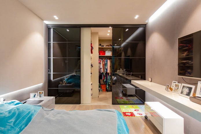 diseño de armario en el interior del dormitorio