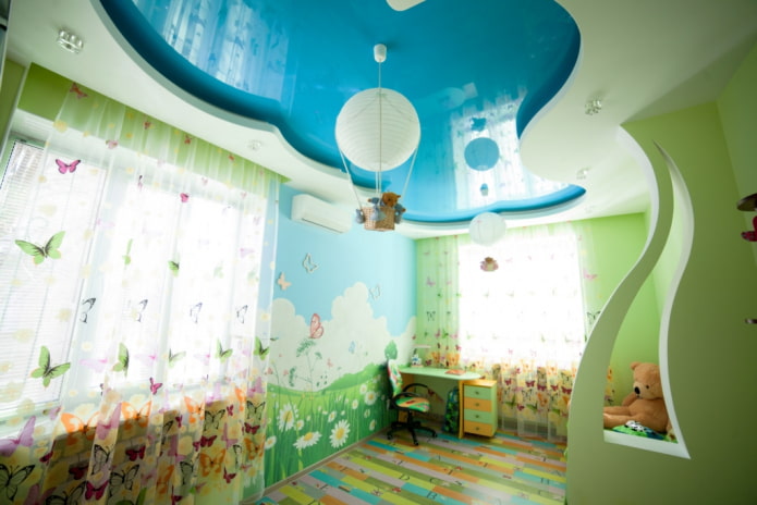 Construcción de cartón yeso con lona tensada en la habitación infantil