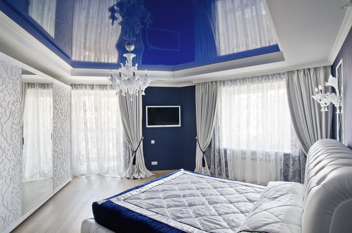 Construcción de placas de yeso con tejido elástico en el dormitorio